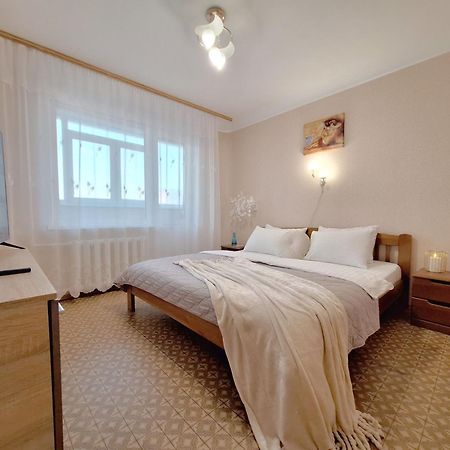 4 Ліжка З Балконом Документи Для Відряджень Мережа Alex Apartments Безконтатне Заселення 24-7 波尔塔瓦 外观 照片