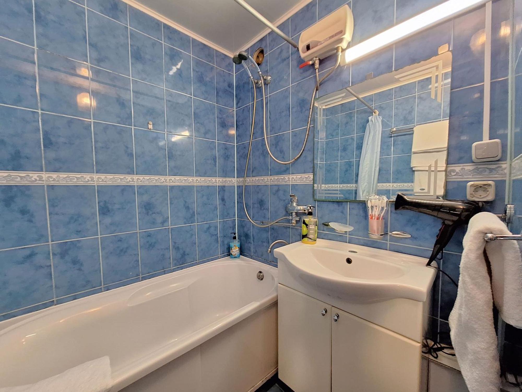 4 Ліжка З Балконом Документи Для Відряджень Мережа Alex Apartments Безконтатне Заселення 24-7 波尔塔瓦 外观 照片