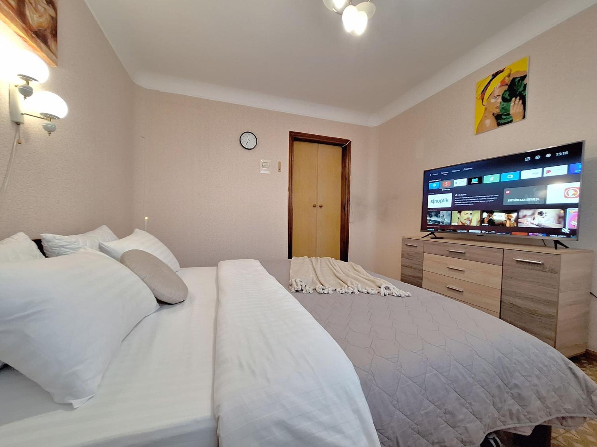 4 Ліжка З Балконом Документи Для Відряджень Мережа Alex Apartments Безконтатне Заселення 24-7 波尔塔瓦 外观 照片