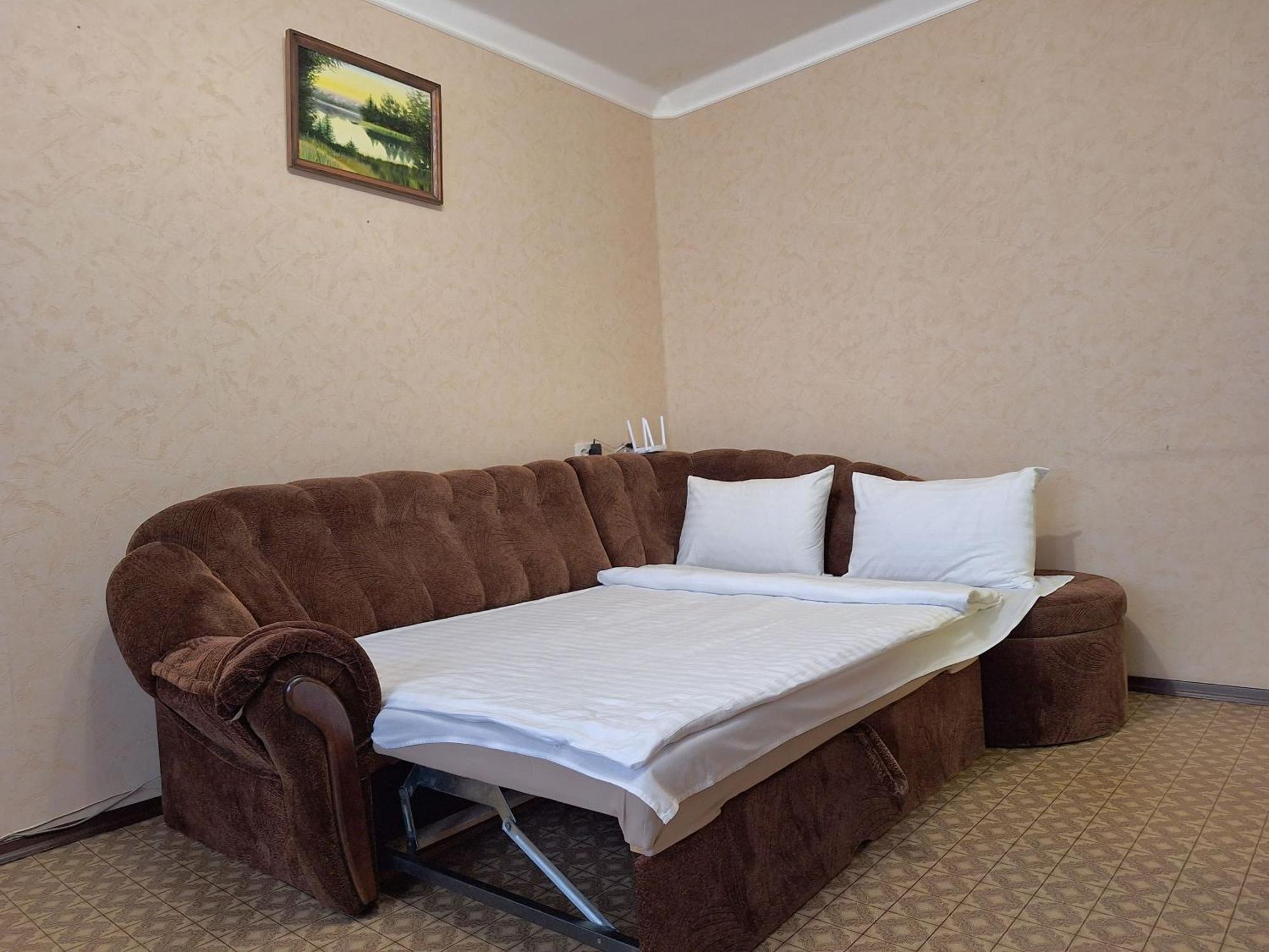 4 Ліжка З Балконом Документи Для Відряджень Мережа Alex Apartments Безконтатне Заселення 24-7 波尔塔瓦 外观 照片